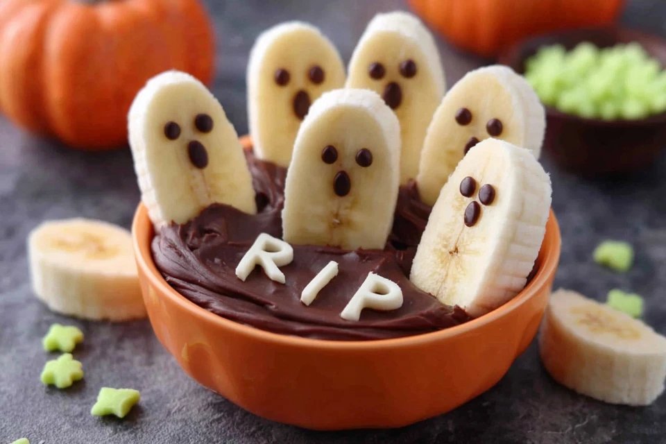 Easy Halloween Banana Ghosts with Chocolate Dip A Spooktacular Treat
